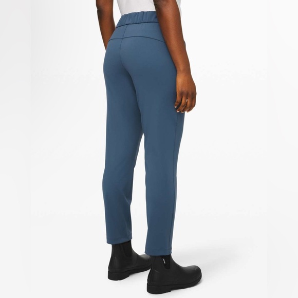 Lululemon Women’s On the Fly 7/8 Pant
In Code Blue Full-On Luxtreme Size 10 - Picture 6 of 6